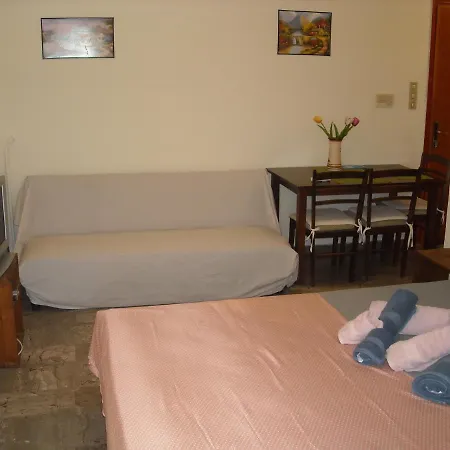 Home, Centre Kalamata
